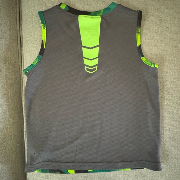 Boys 2 Piece Tank + Shorts Matching Set EUC Size 5T - Picture 4 of 5